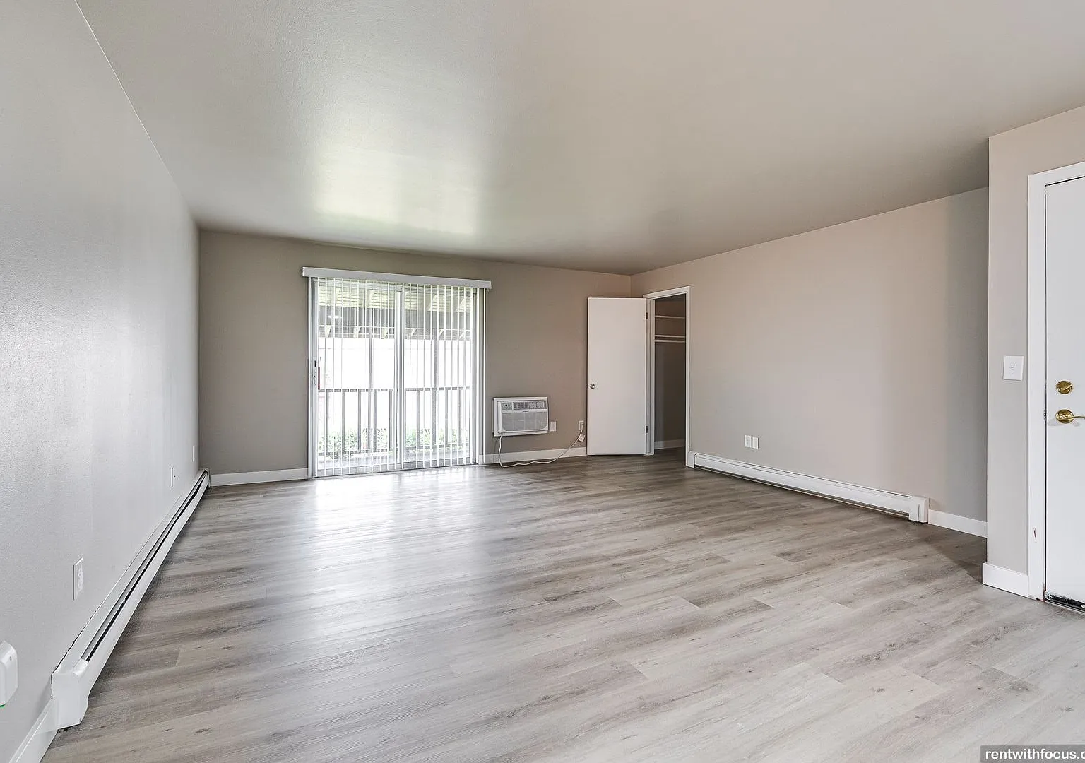 Maple Crest Apartments (Calumet Grove) — Photo 4