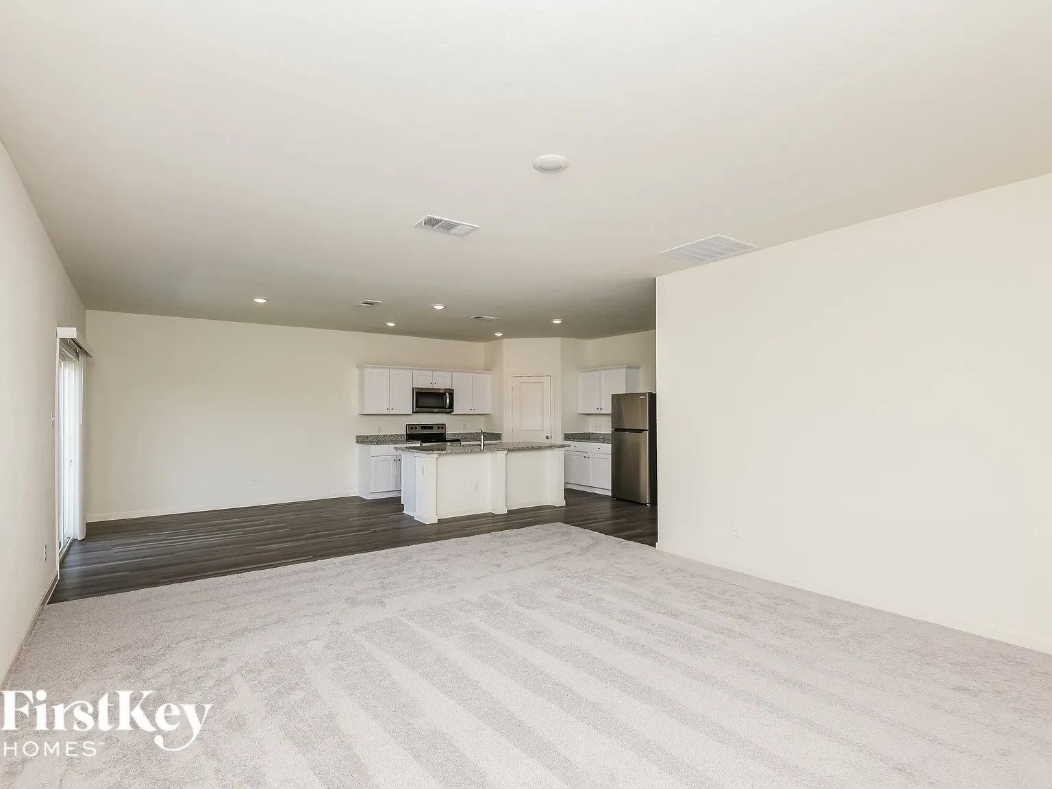 4 bed, 2.0 bath, 2401 sqft, $2,905 — Photo 2