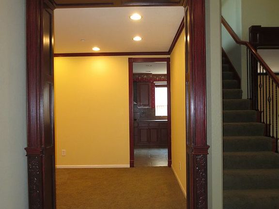 5th image of 471 Mountain Meadows Dr