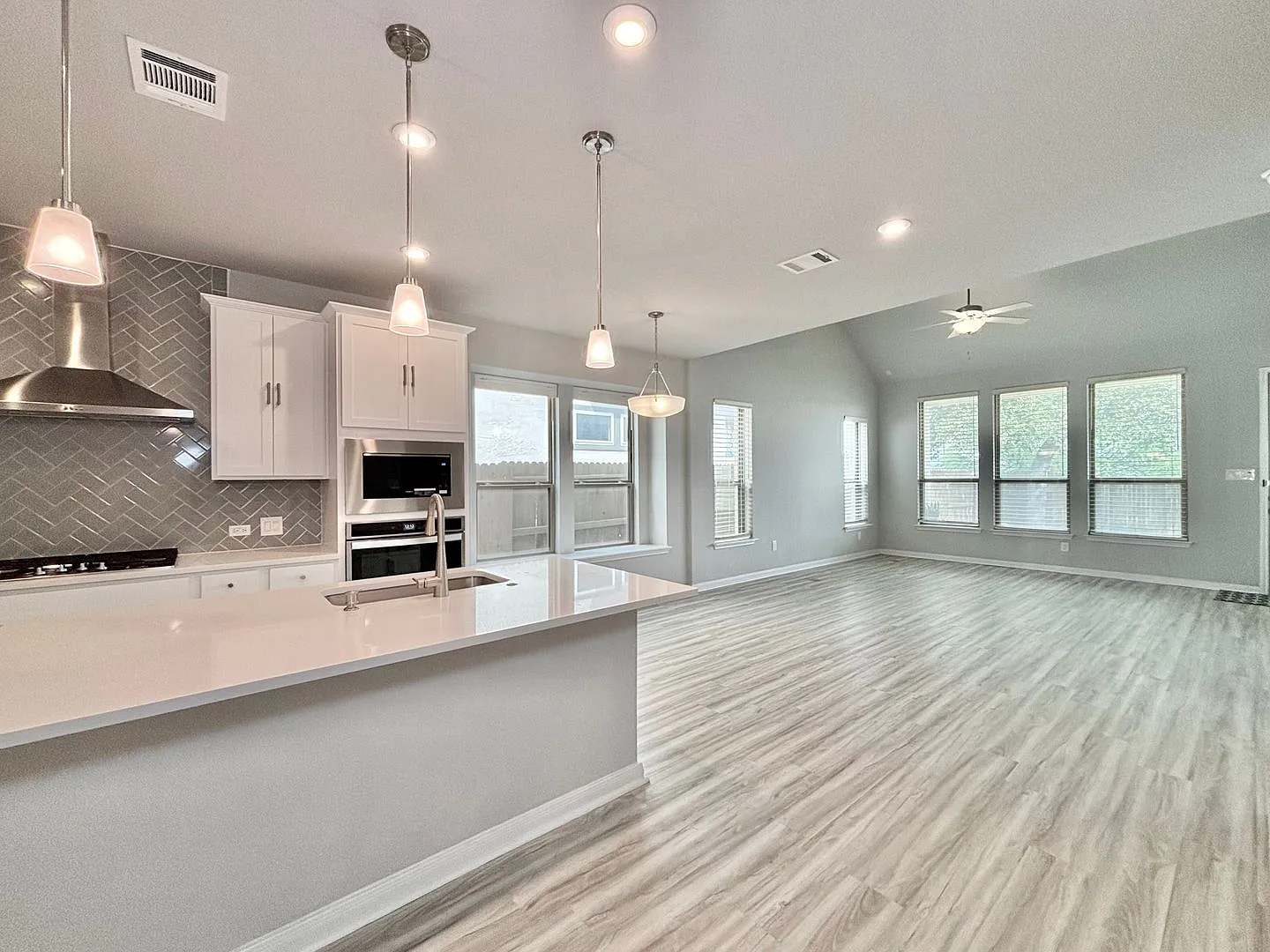 Spacious 4 bedroom home in Stillwater Ranch — Photo 4