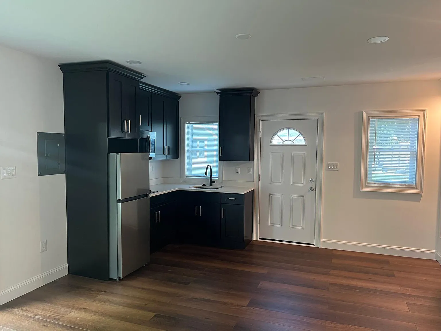Studio, 500 sqft, $1,900 — Photo 3
