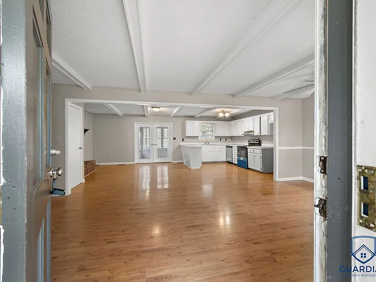 415 Hill St — Photo 3
