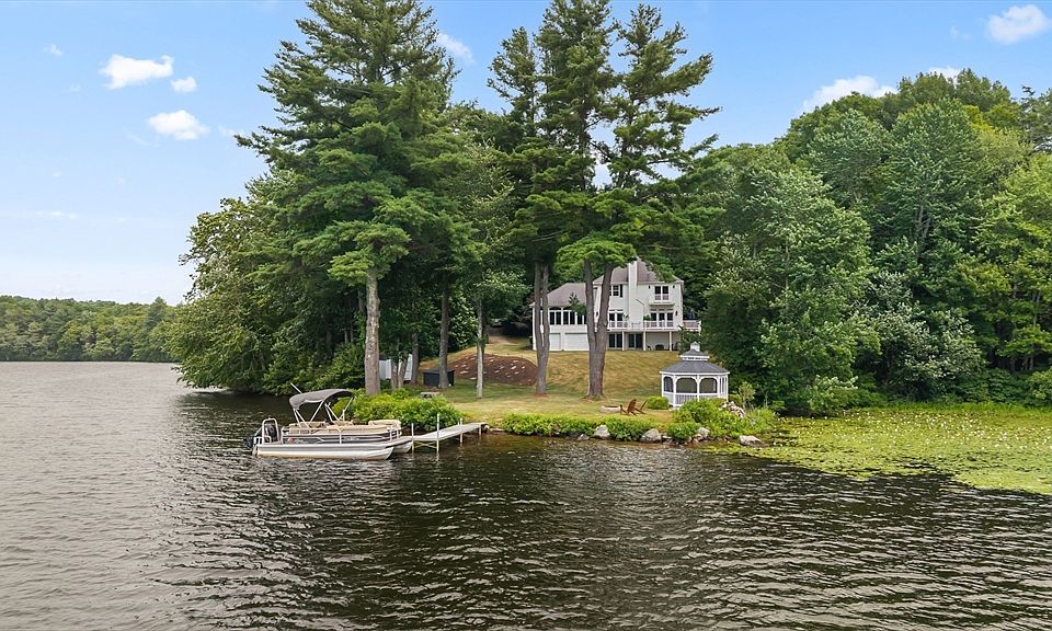 1st image of 14 Demond Pond Row