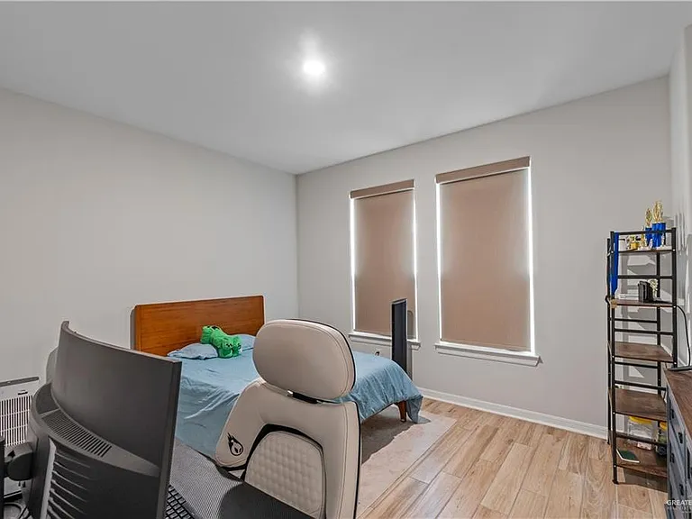 13813 Belle Ct — Photo 16