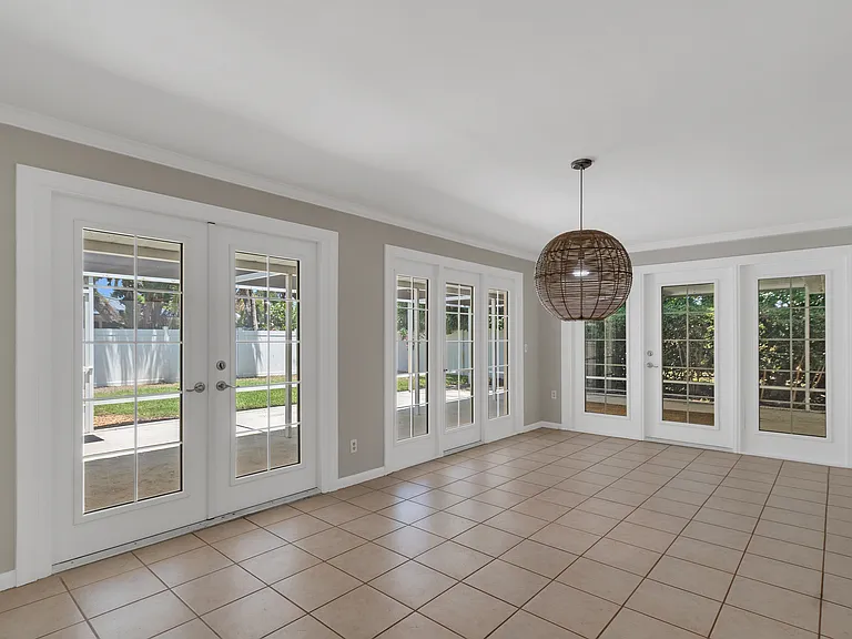525 Iris Ln — Photo 31