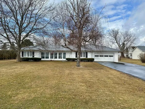 328 Lake St, Rouses Pt, NY 12979