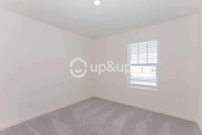 3 bed, 2.5 bath, 1421 sqft, $1,799 — Photo 3