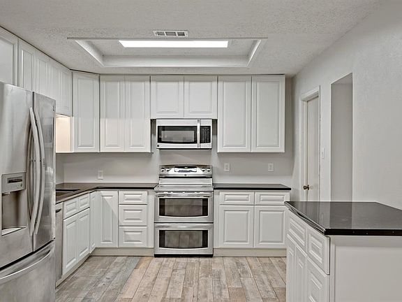 5th image of 1409 Windsor Ct