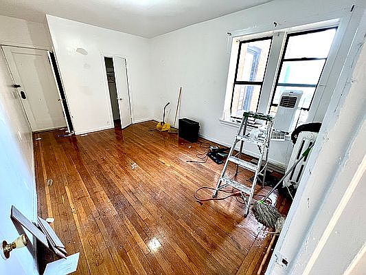 2nd image of 4050 Bronx Blvd #1A