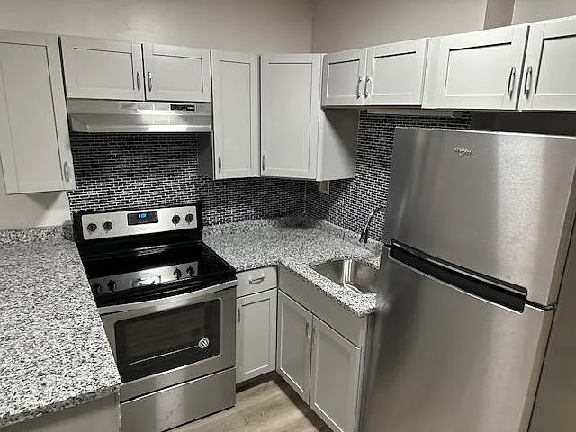 572 Essex St #2C — Photo 4