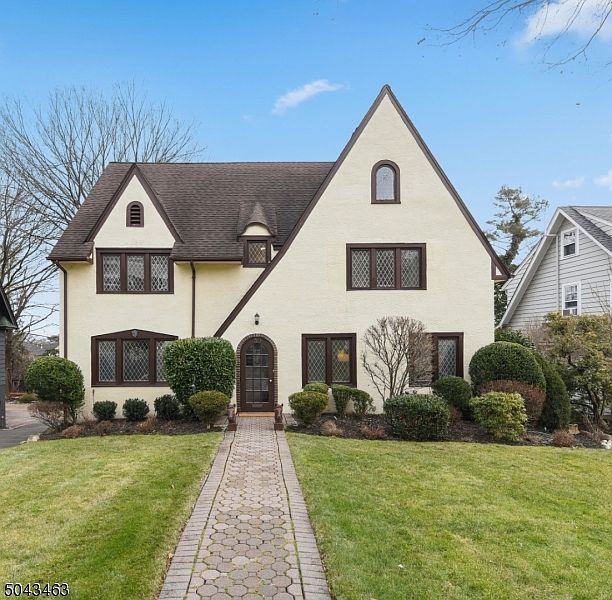 1st image of 30 Mayhew Dr