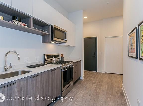 3rd image of 847 N Larrabee St #2F55