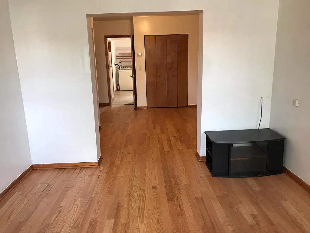 3 bed, 1000 sqft, $1,680 — Photo 3