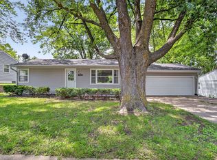 7702 SW 9th St, Des Moines, IA 50315