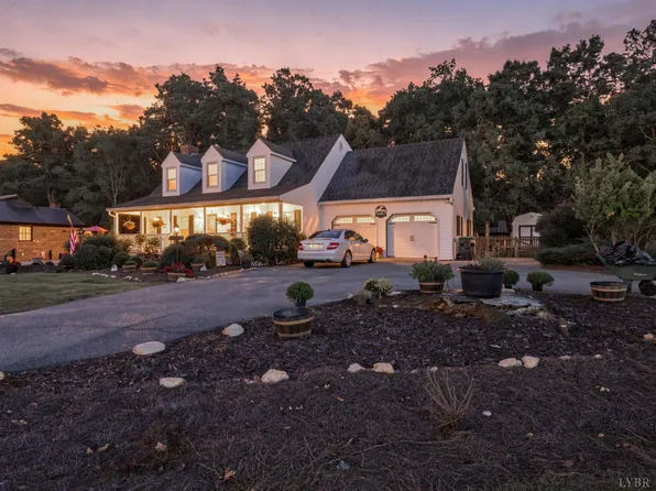 1155 Abbey Pl, Forest, VA 24551