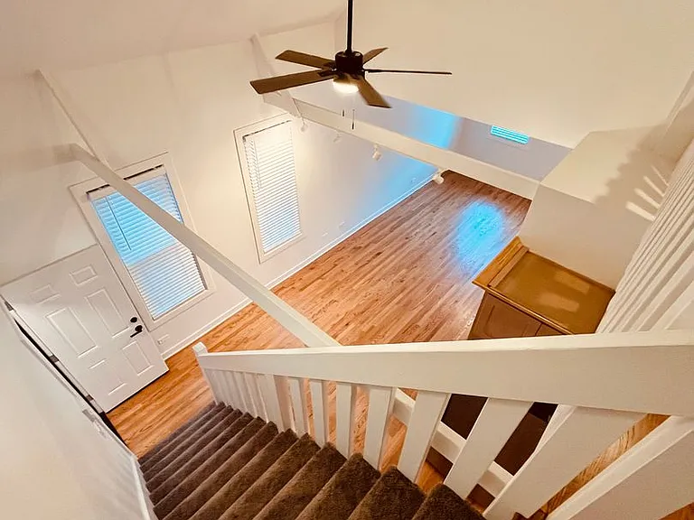 2306 N Hoyne Ave — Photo 9