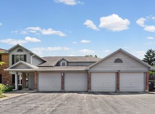 196 Grove Ave Unit B, Des Plaines, IL 60016
