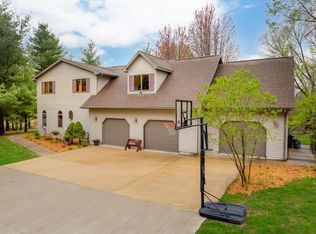 9730 Sylvan Dr, Janesville, IA 50647