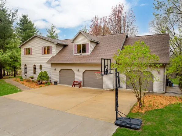 9730 Sylvan Dr, Janesville, IA 50647