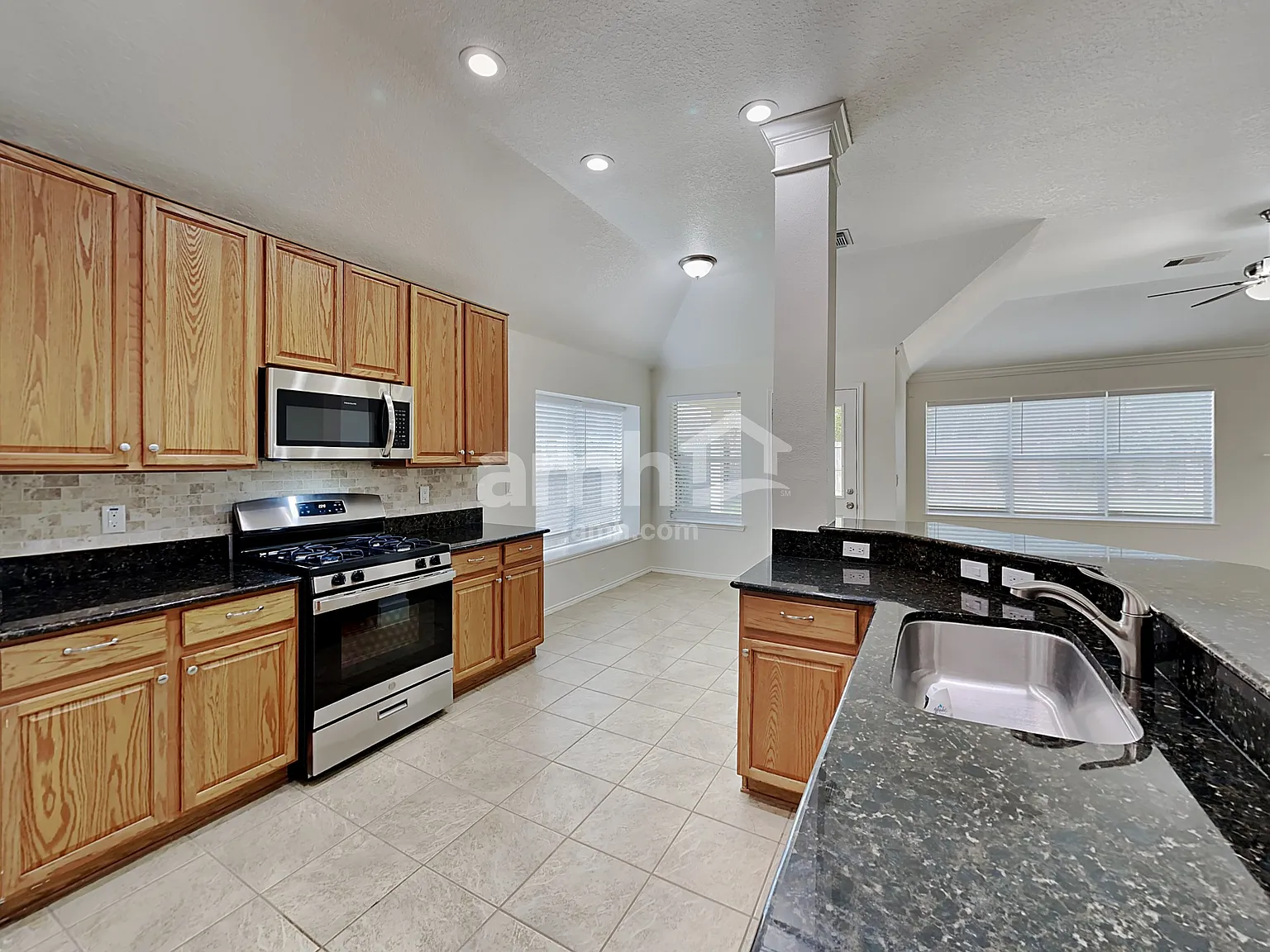 3 bed, 2.0 bath, 1753 sqft, $2,120 — Photo 4
