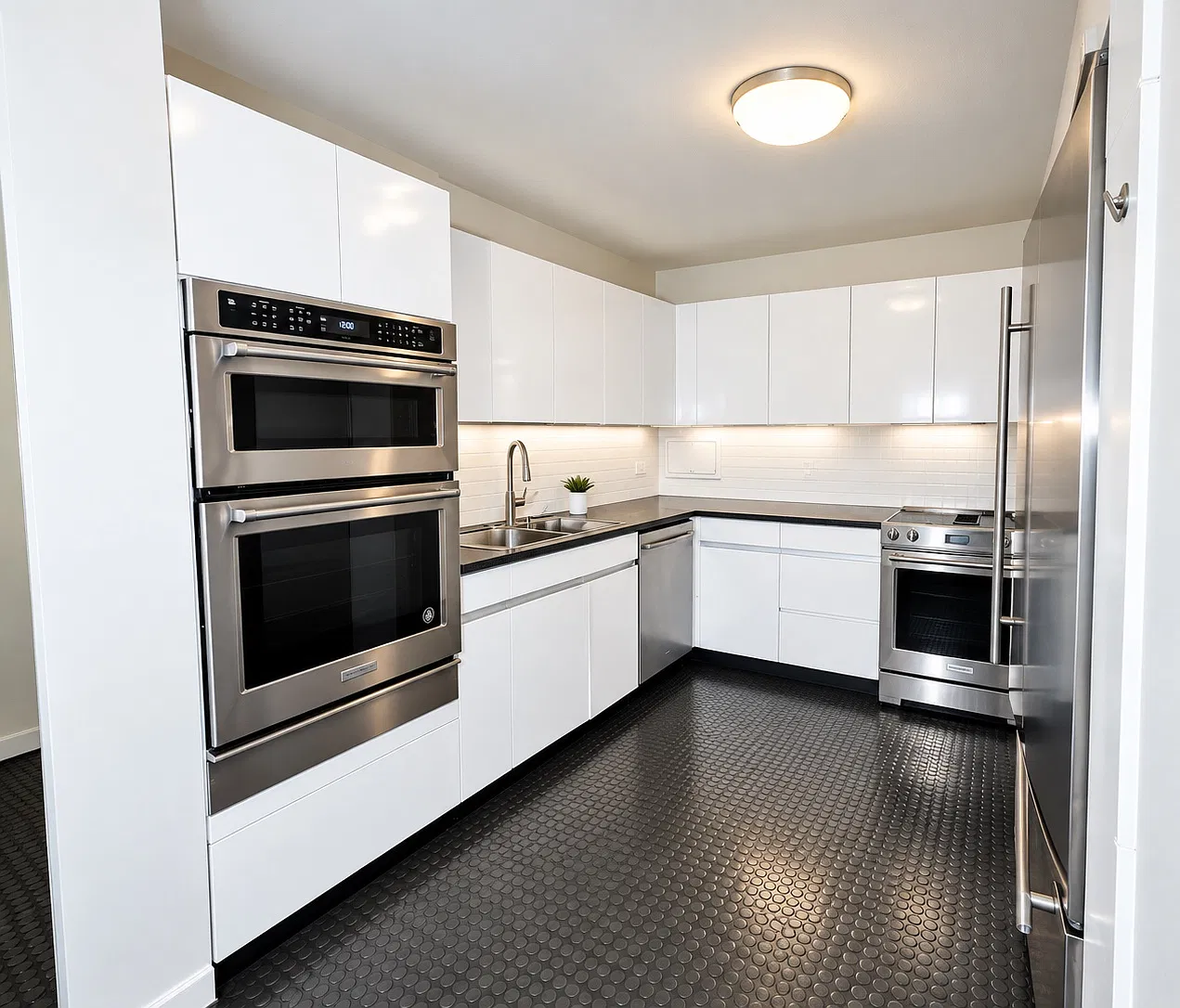 2400 N Lakeview Ave — Photo 4
