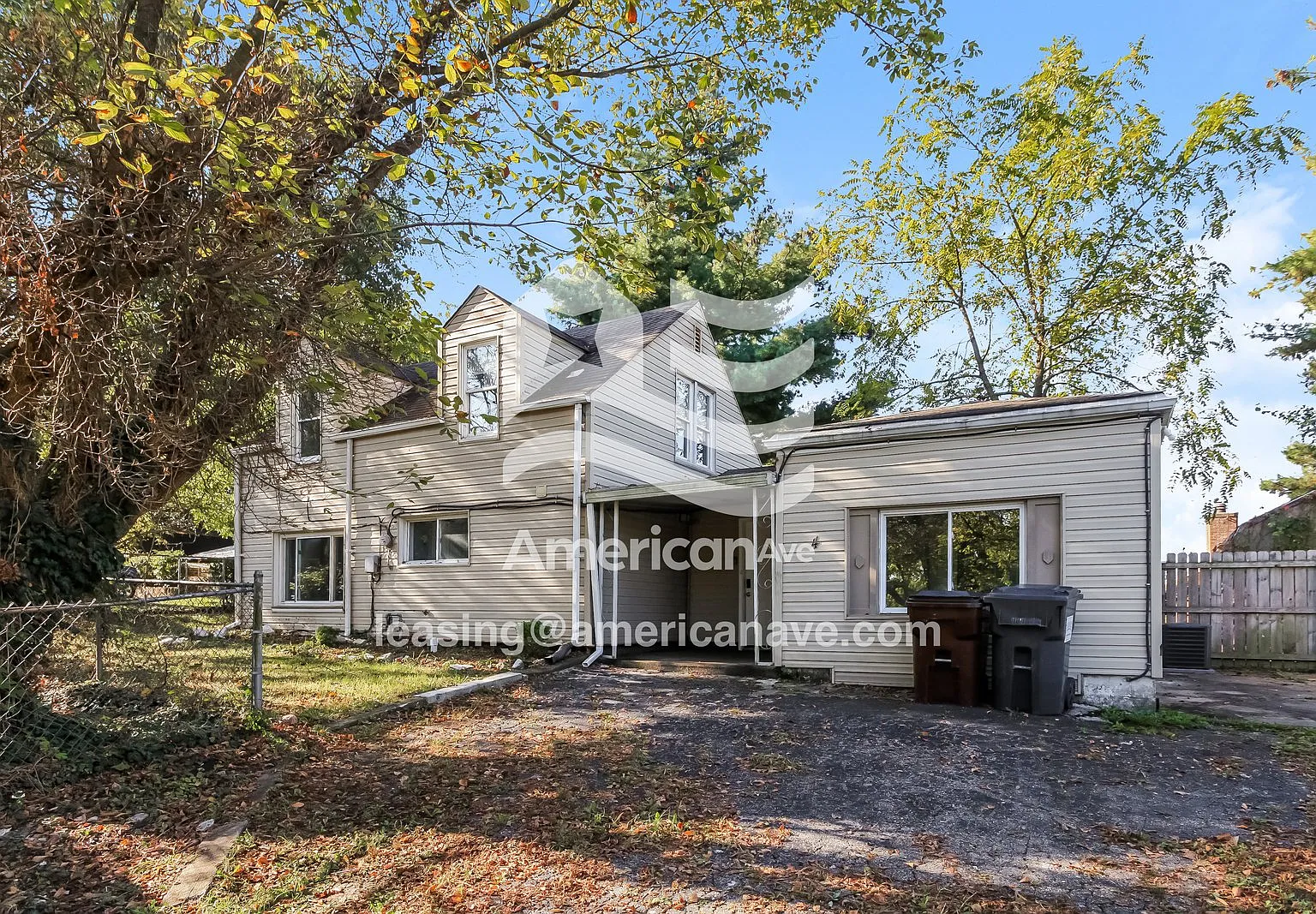 3 bed, 1.0 bath, 1256 sqft, $1,467 — Photo 2