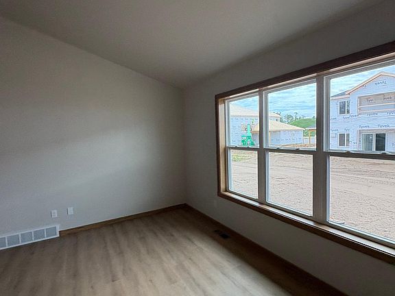 4th image of 925 Constellation Way