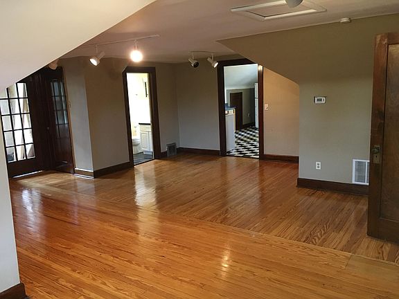2nd image of 13517 Clifton Blvd #3