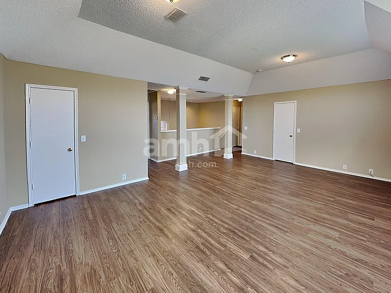 304 Double Oak Ln — Photo 9