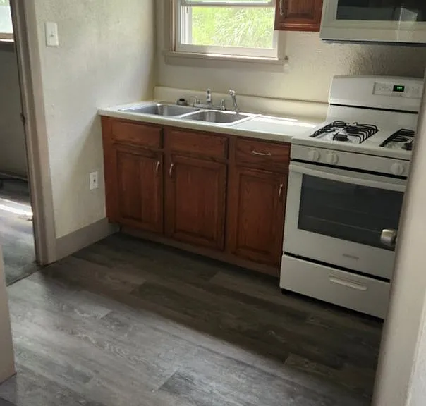 802 Western Ave — Photo 5