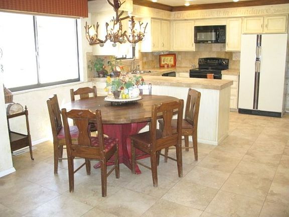 Breakfast area off of kitchen 