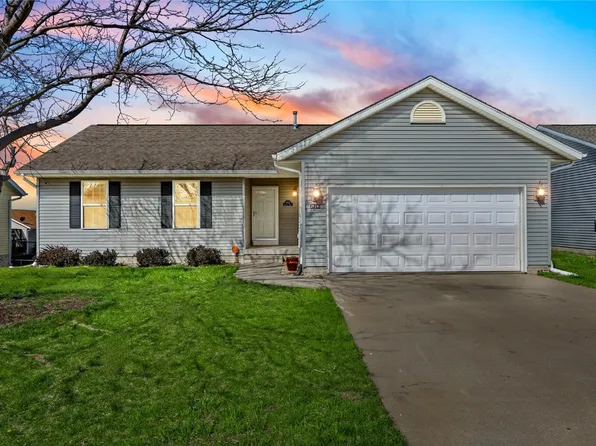 6712 Tennessee Dr SW, Cedar Rapids, IA 52404