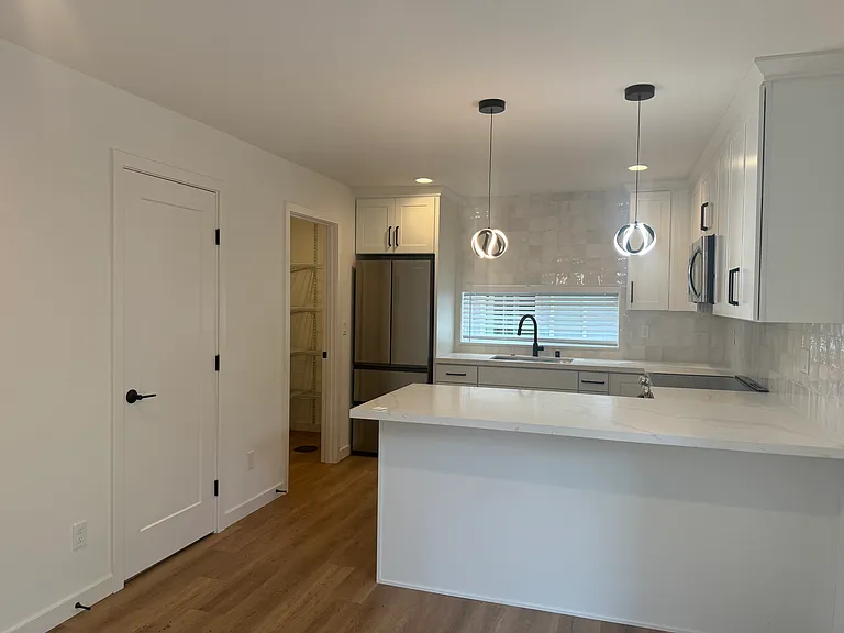 11517 5th Ave NE #11517B — Photo 2