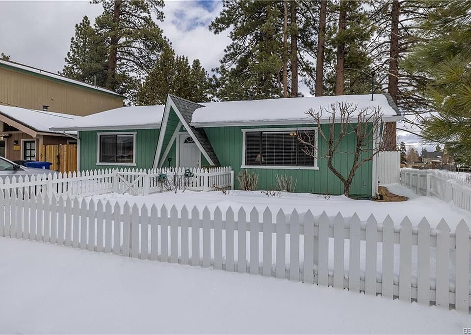 1st image of 1076 Sierra Ave