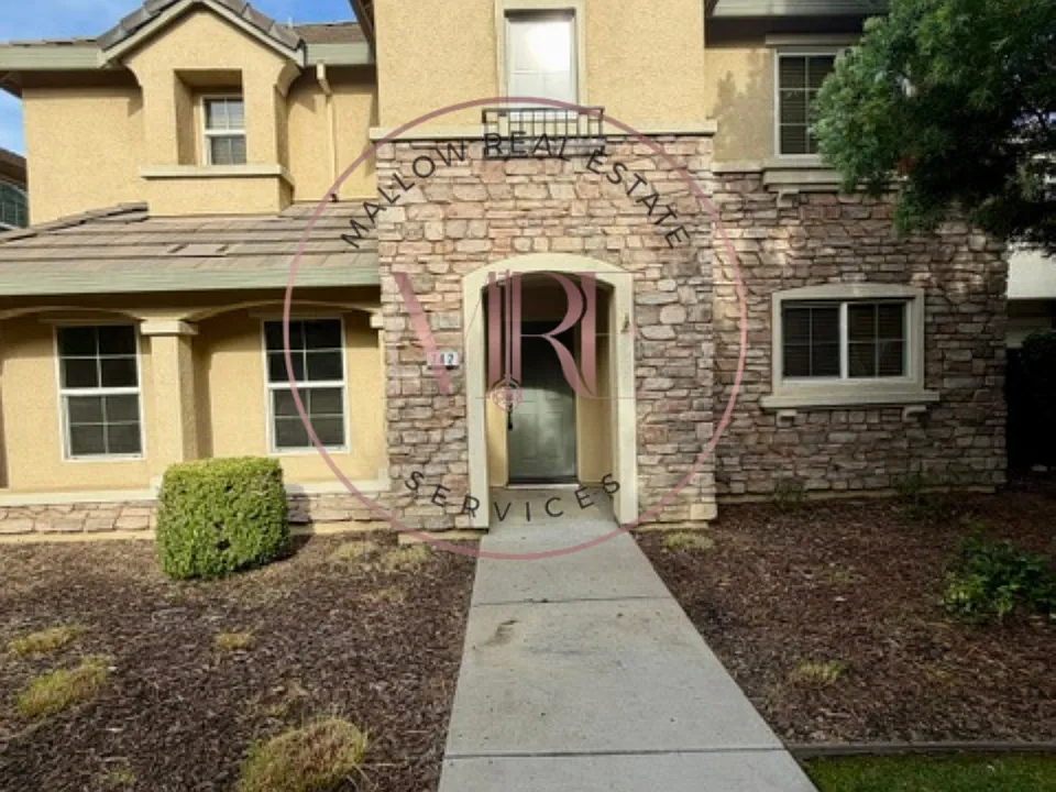742 Stonehaven Loop