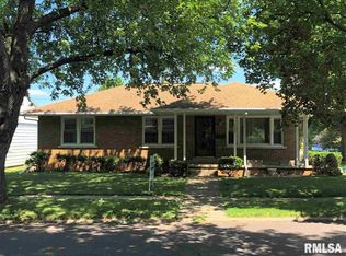 1300 N 11th St, Pekin, IL 61554