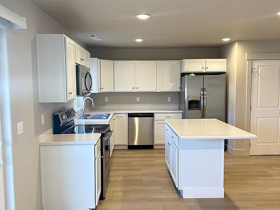 3rd image of 443 Margaux Loop Unit B