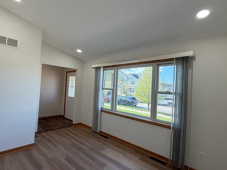 6387 Amanda Dr — Photo 17