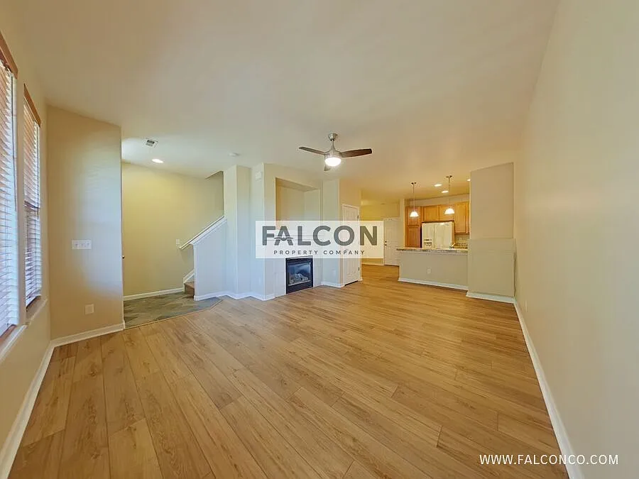 Beautiful Townhome In Norwood! — Photo 3