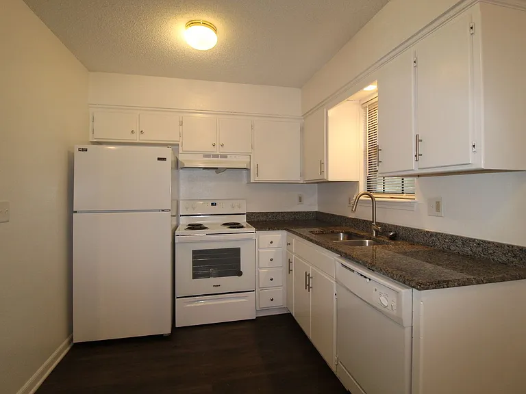 115 N Saxony Dr — Photo 5
