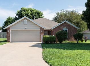 904 Tyra Ln, Centerton, AR 72719