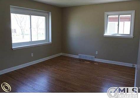 massoit living rm.JPG