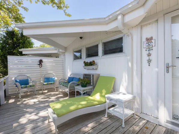 35 Library Ave #8T, Westhampton Beach, NY 11978