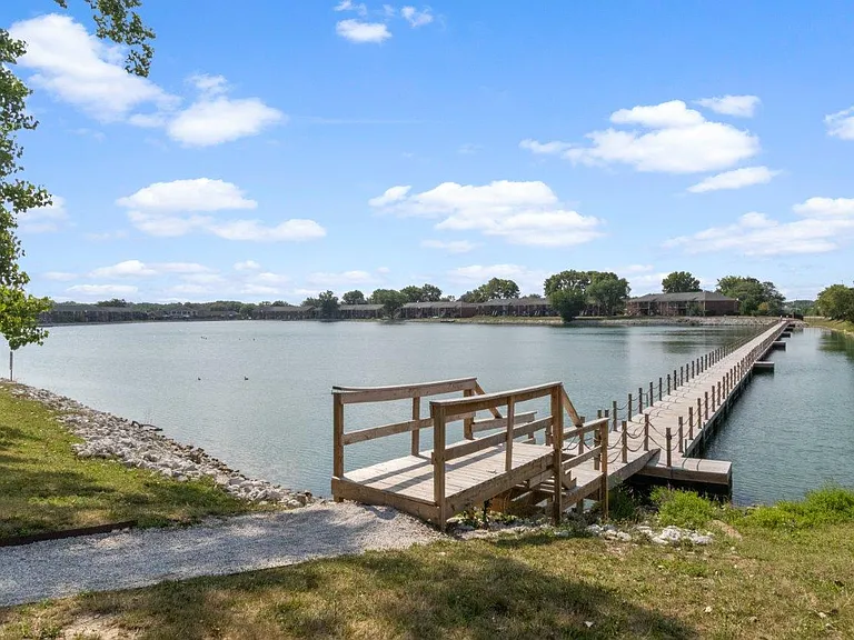 The Boardwalk at Westlake Apartments and Townhomes — Photo 40