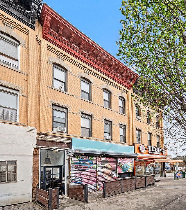 1st image of 637 Wilson Ave