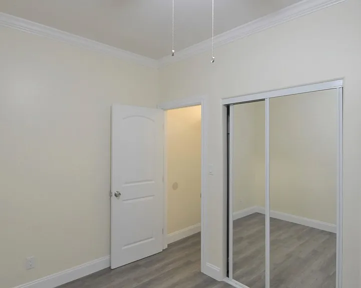 Los Robles Apartments — Photo 12