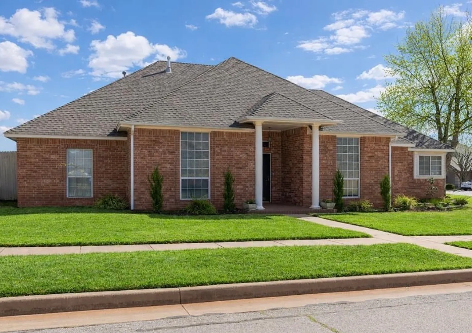 4 bed, 2.5 bath, 3110 sqft, $3,250 — Photo 2