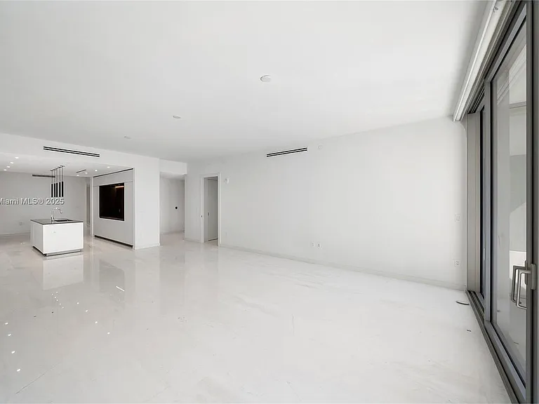 300 Biscayne Boulevard Way #4 — Photo 8