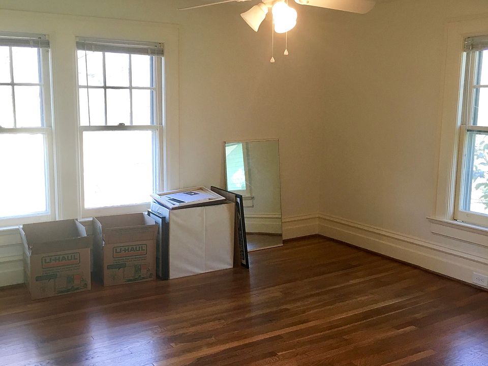 Not actual unit - Photo from another unit in the same building.