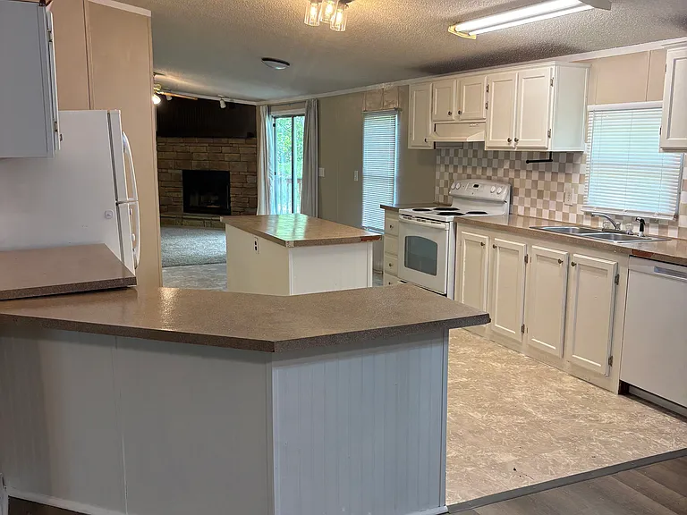 212 Mills Dr — Photo 9